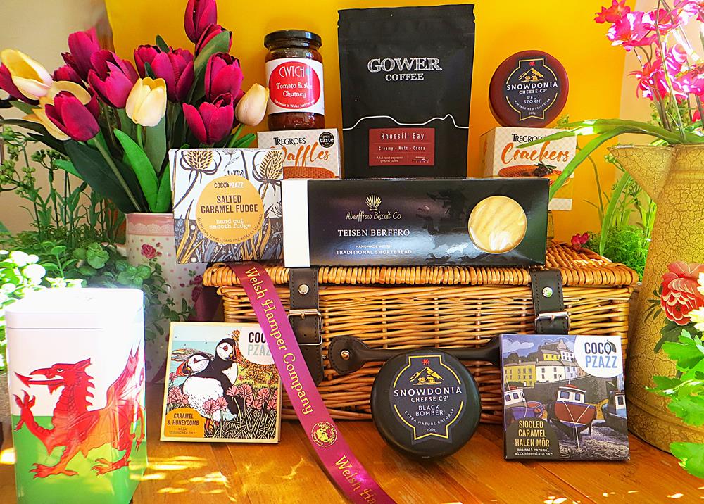 Welsh Food Lovers Wicker Hamper | Bespoke Gift Baskets – Welsh Hamper ...